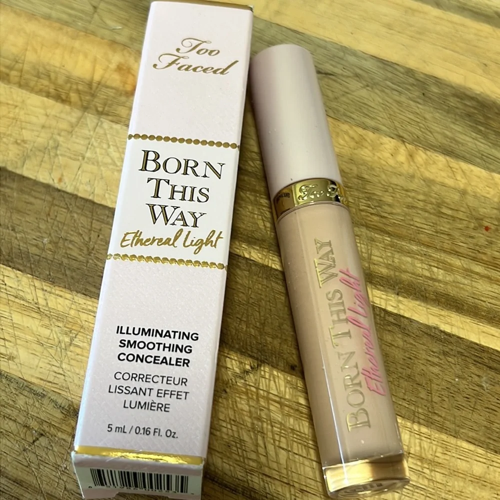 🍒🧸HP! Too Faced Oatmeal Etheral Light Smoothing Concealer